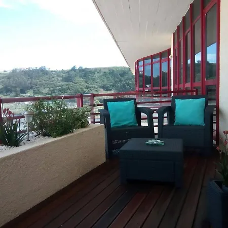 2 Bed Flat - Sleeps 4 - Parking - Wifi Apartment