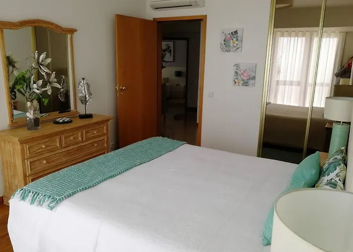 2 Bed Flat - Sleeps 4 - Parking - Wifi アパート ナザレ