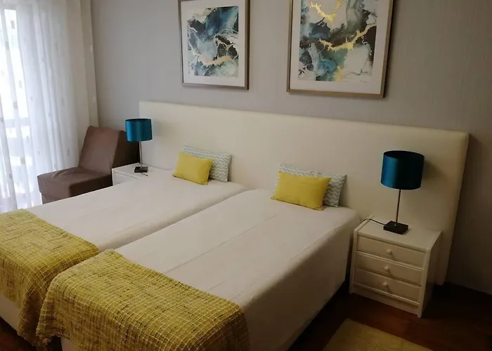 2 Bed Flat - Sleeps 4 - Parking - Wifi * ナザレ