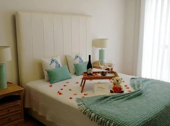 2 Bed Flat - Sleeps 4 - Parking - Wifi アパート *