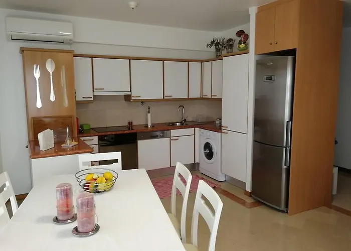 2 Bed Flat - Sleeps 4 - Parking - Wifi * ナザレ
